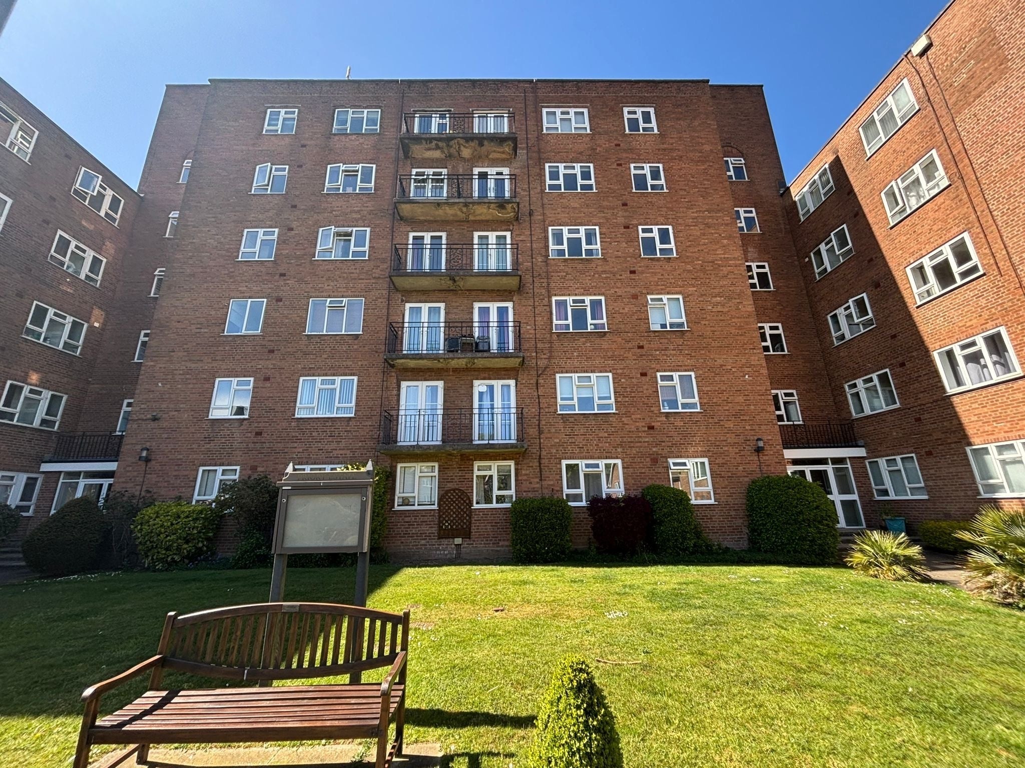 Flat Phoenix Court in Newbury