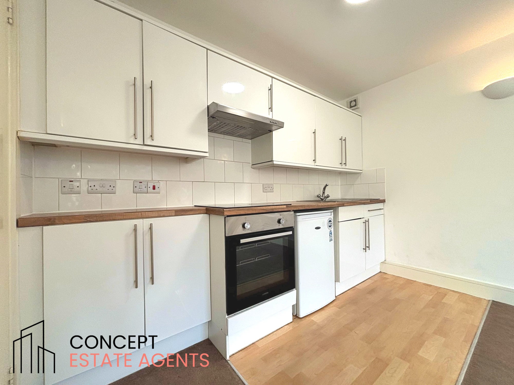 Flat Charlmont Road in Greater London