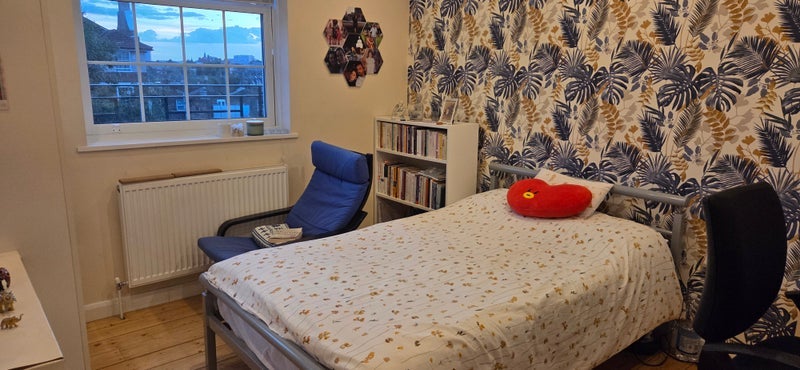 Room Becklow Gardens in Greater London
