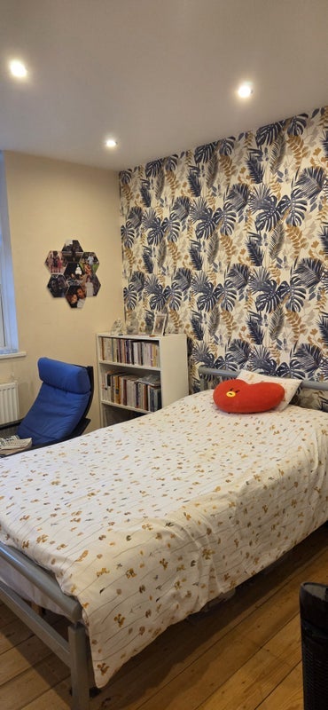 Room Becklow Gardens in Greater London