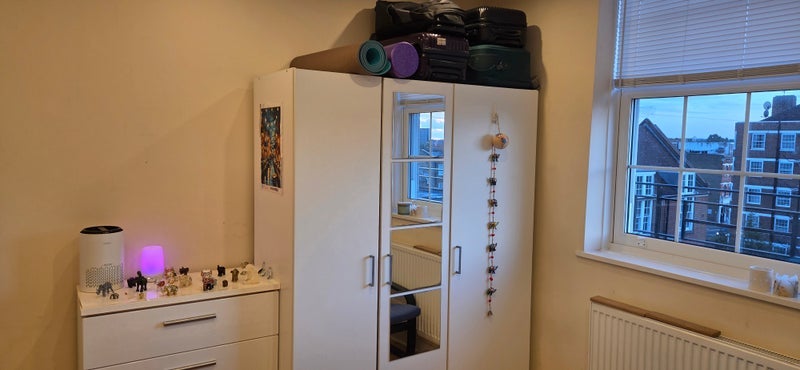 Room Becklow Gardens in Greater London