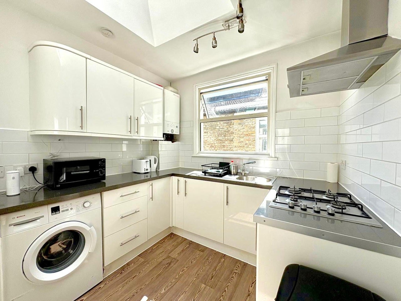 Room De Morgan Road in Greater London