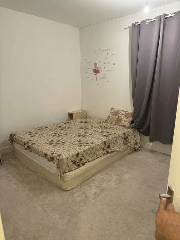 Room Dundonald Road in Chesterfield