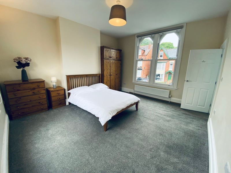 Room Percival Road in Birmingham