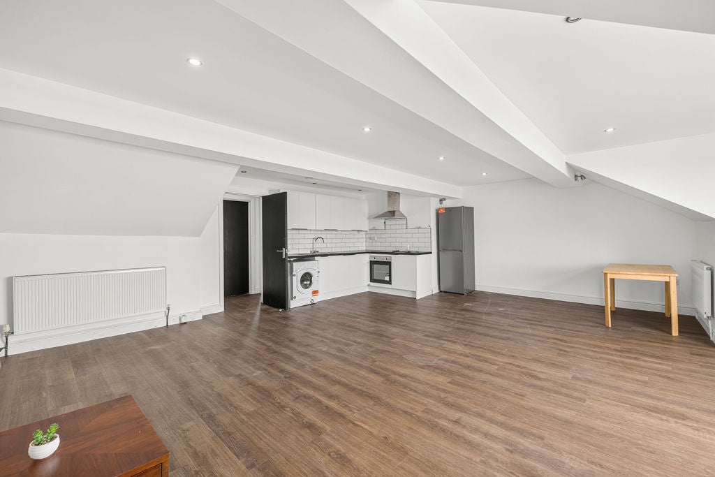 Flat Oystermouth Road in Swansea