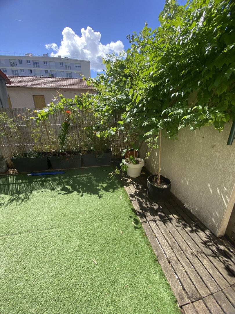 House Rue Lenain de Tillemont in Montreuil