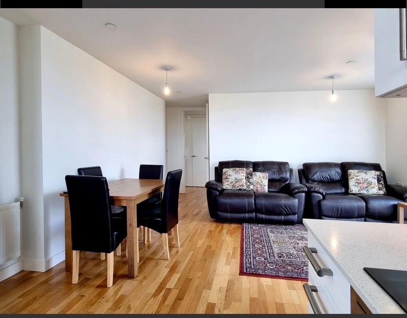 Room High Road in Greater London