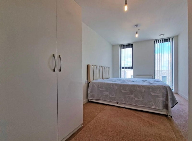 Room High Road in Greater London