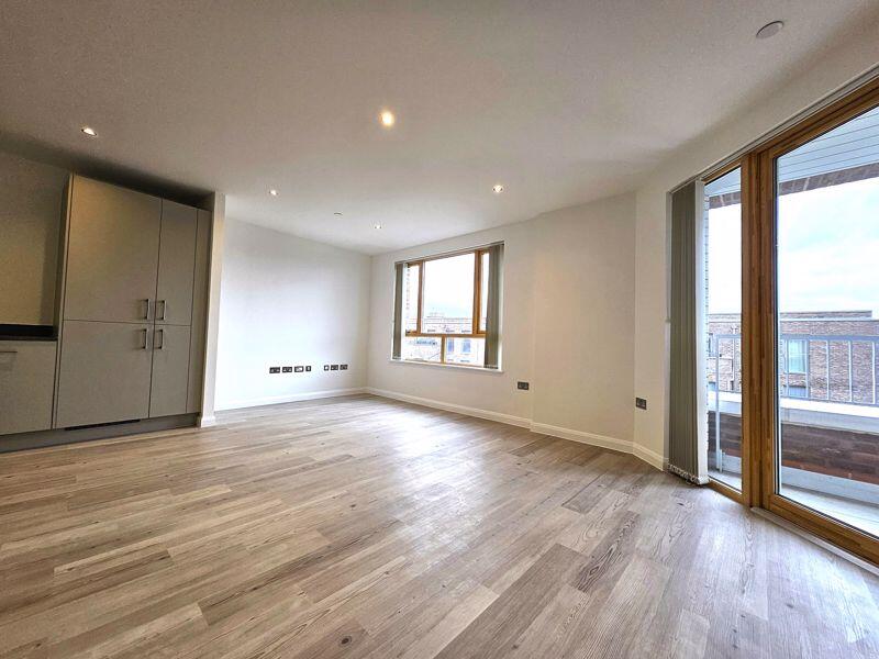 Flat Fielders Crescent in Greater London