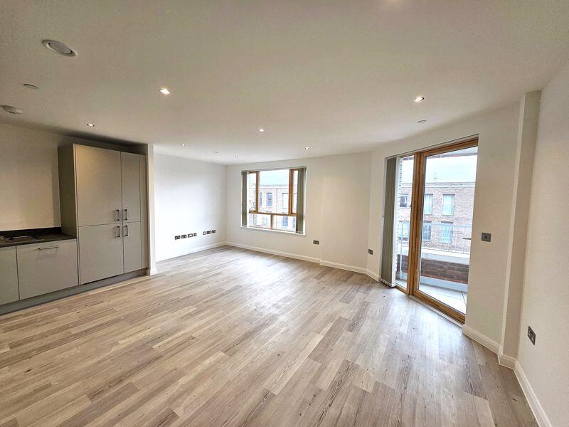 Flat Fielders Crescent in Greater London