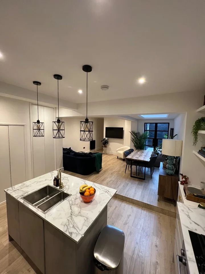 Flat Queenstown Road in Greater London