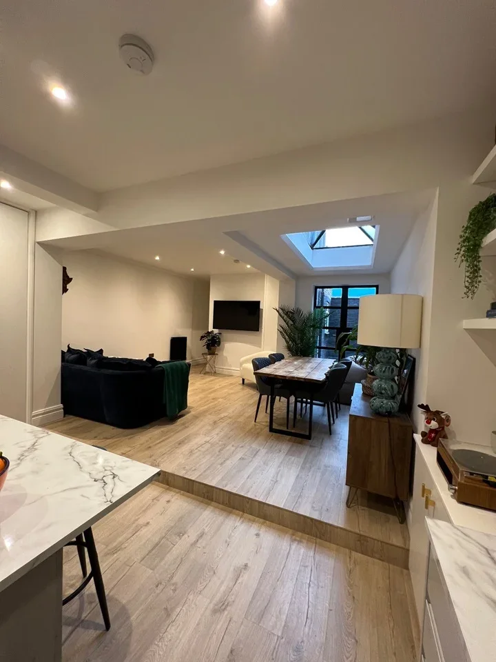 Flat Queenstown Road in Greater London