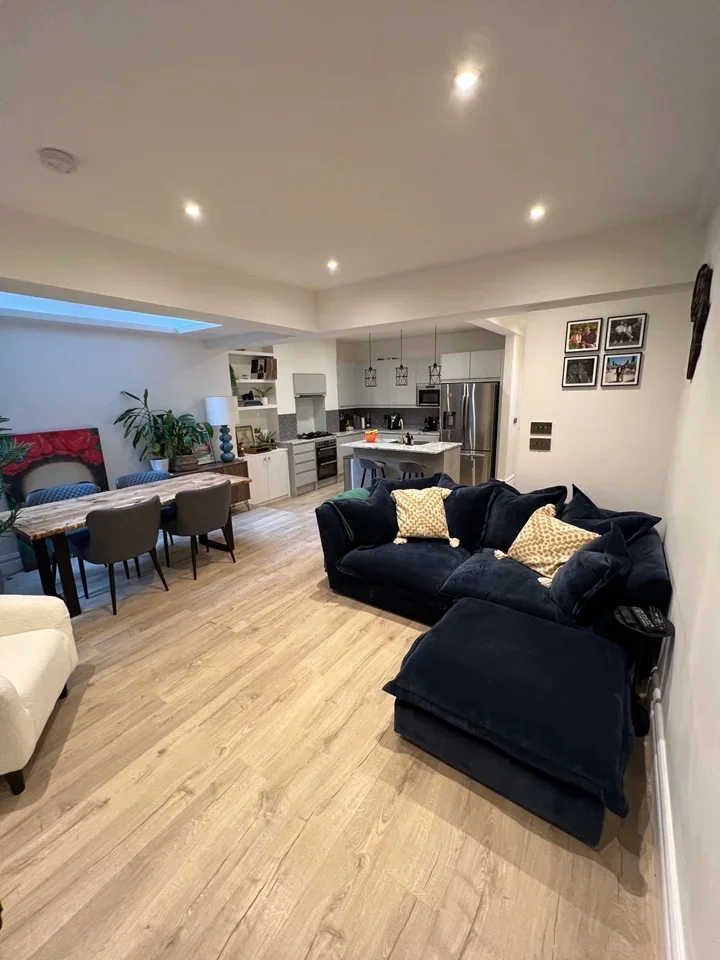 Flat Queenstown Road in Greater London