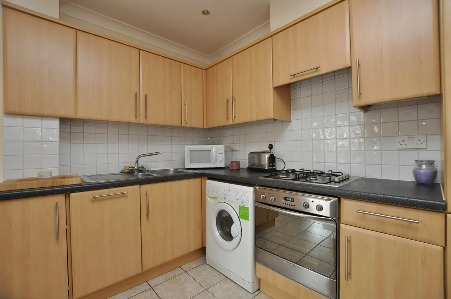 Flat Raven Row in Greater London