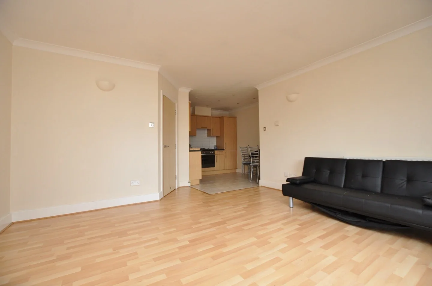 Flat Raven Row in Greater London