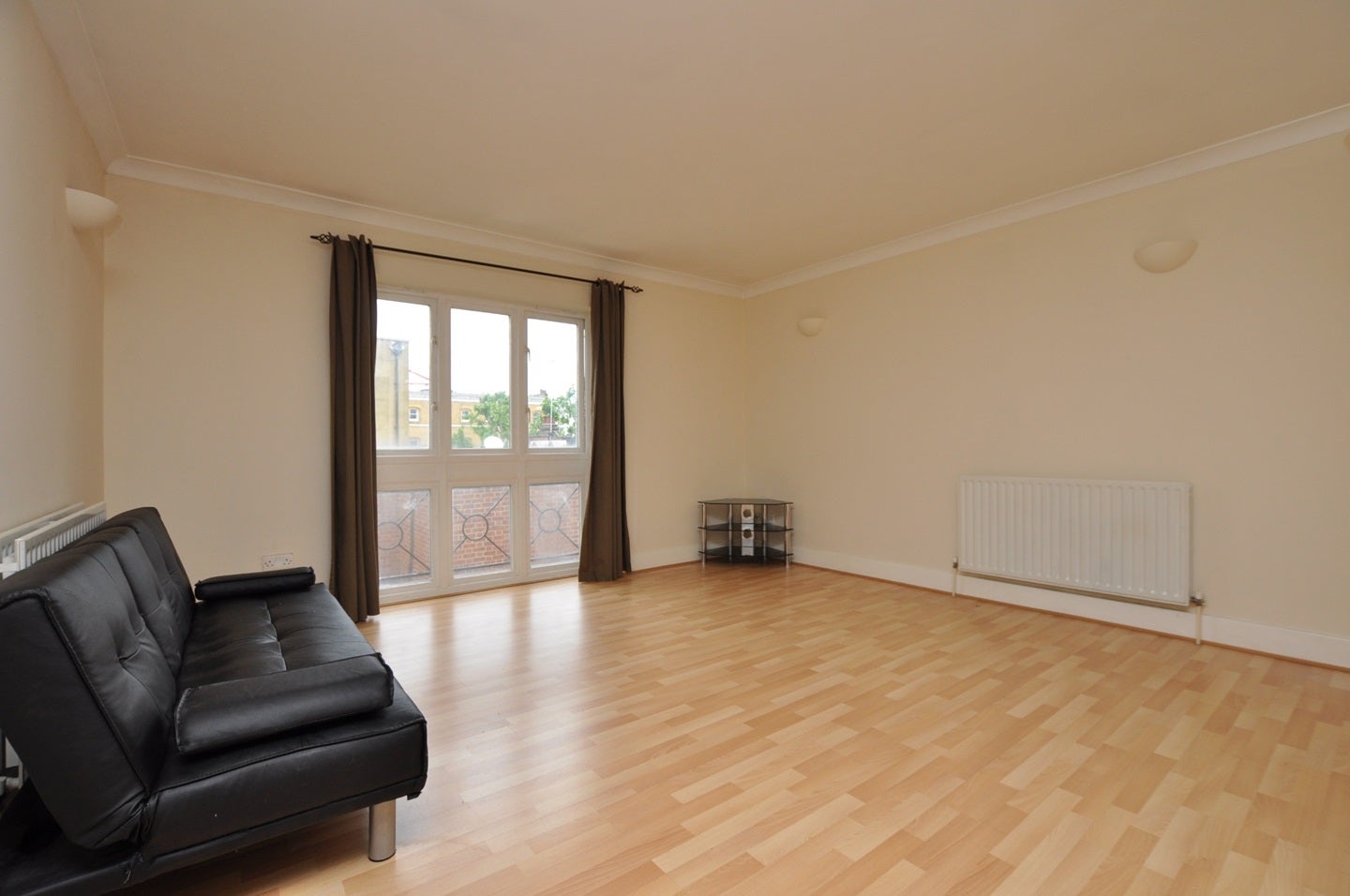 Flat Raven Row in Greater London