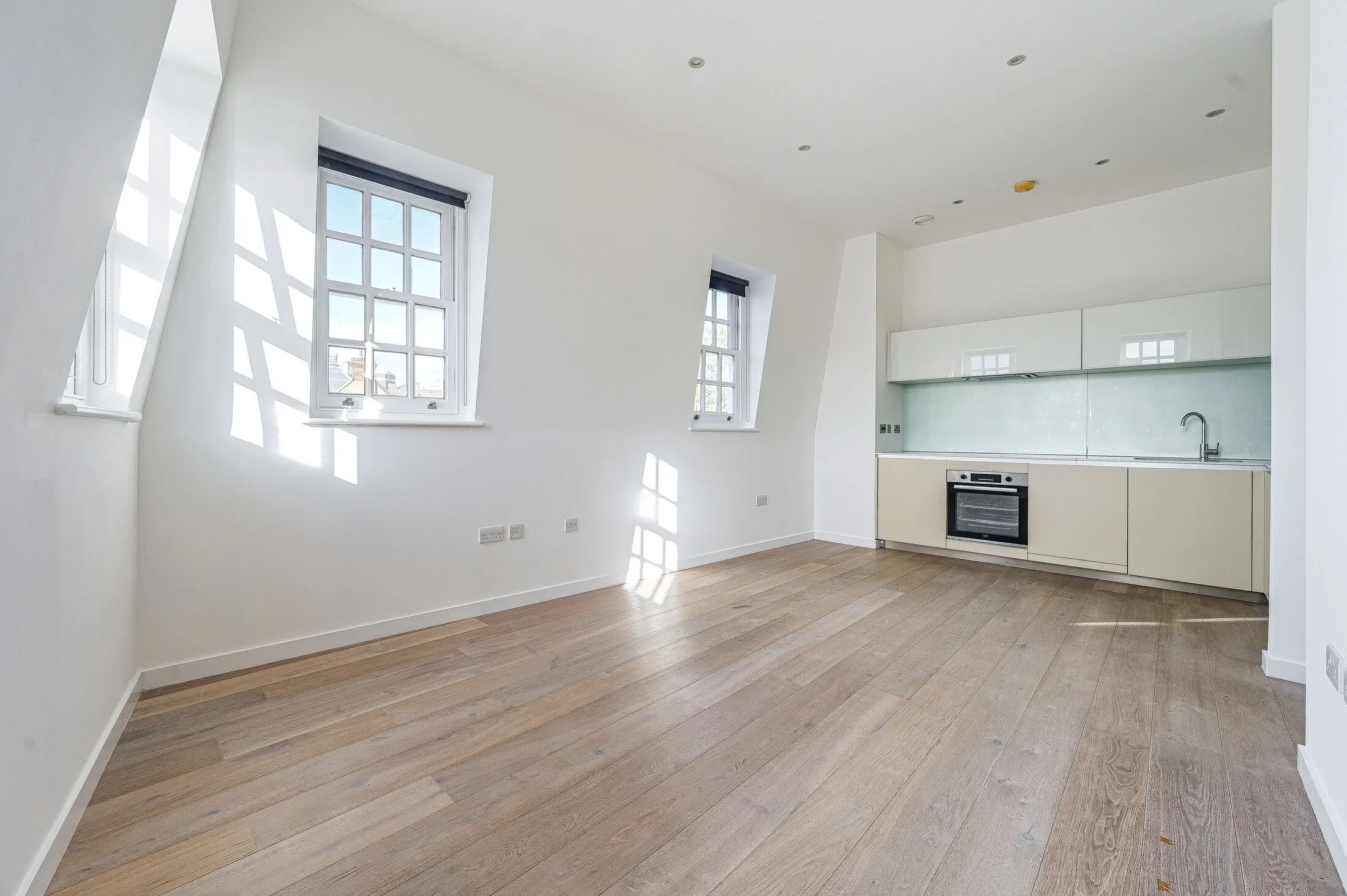 Flat Grafton Square in Greater London