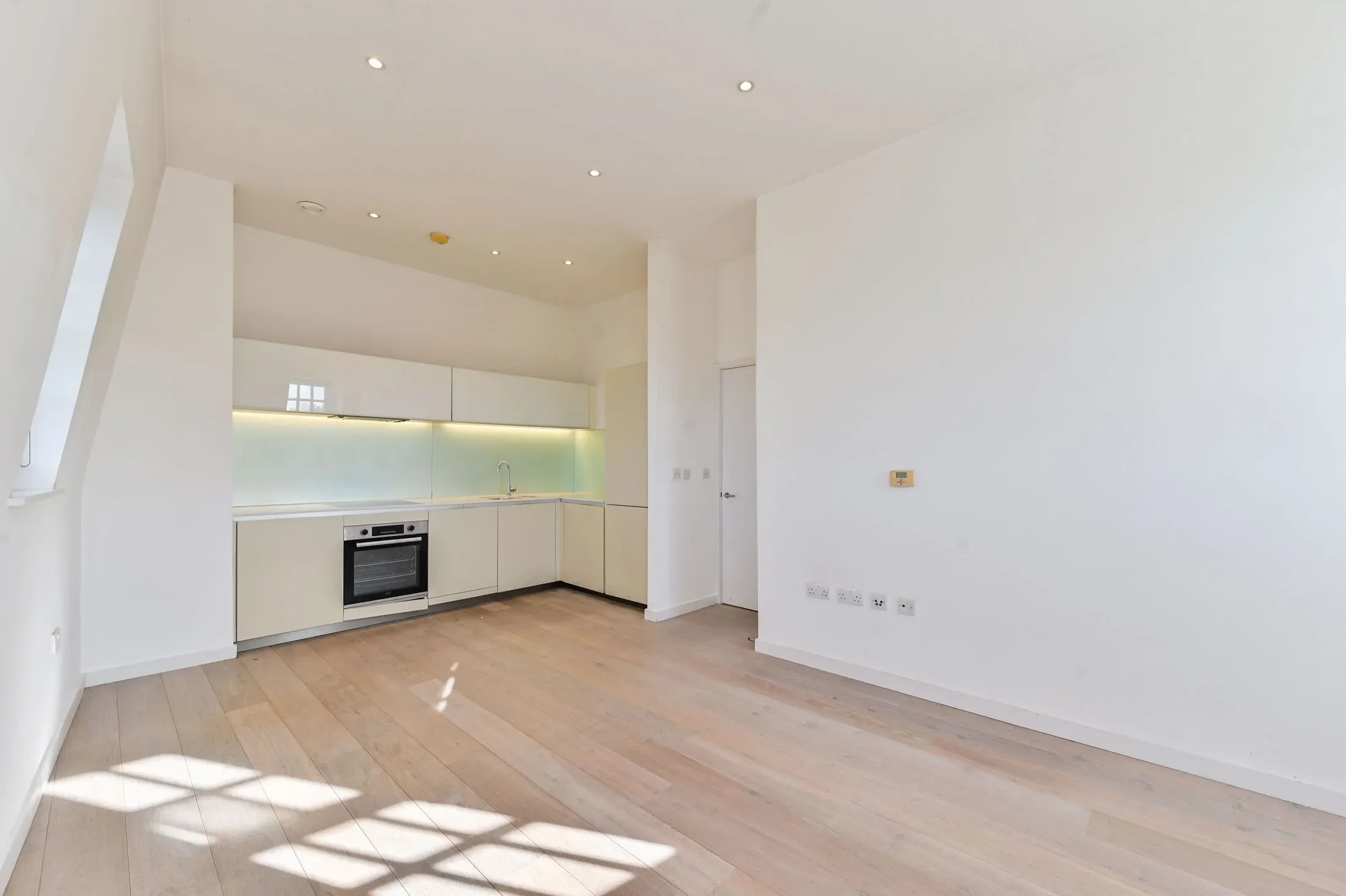 Flat Grafton Square in Greater London