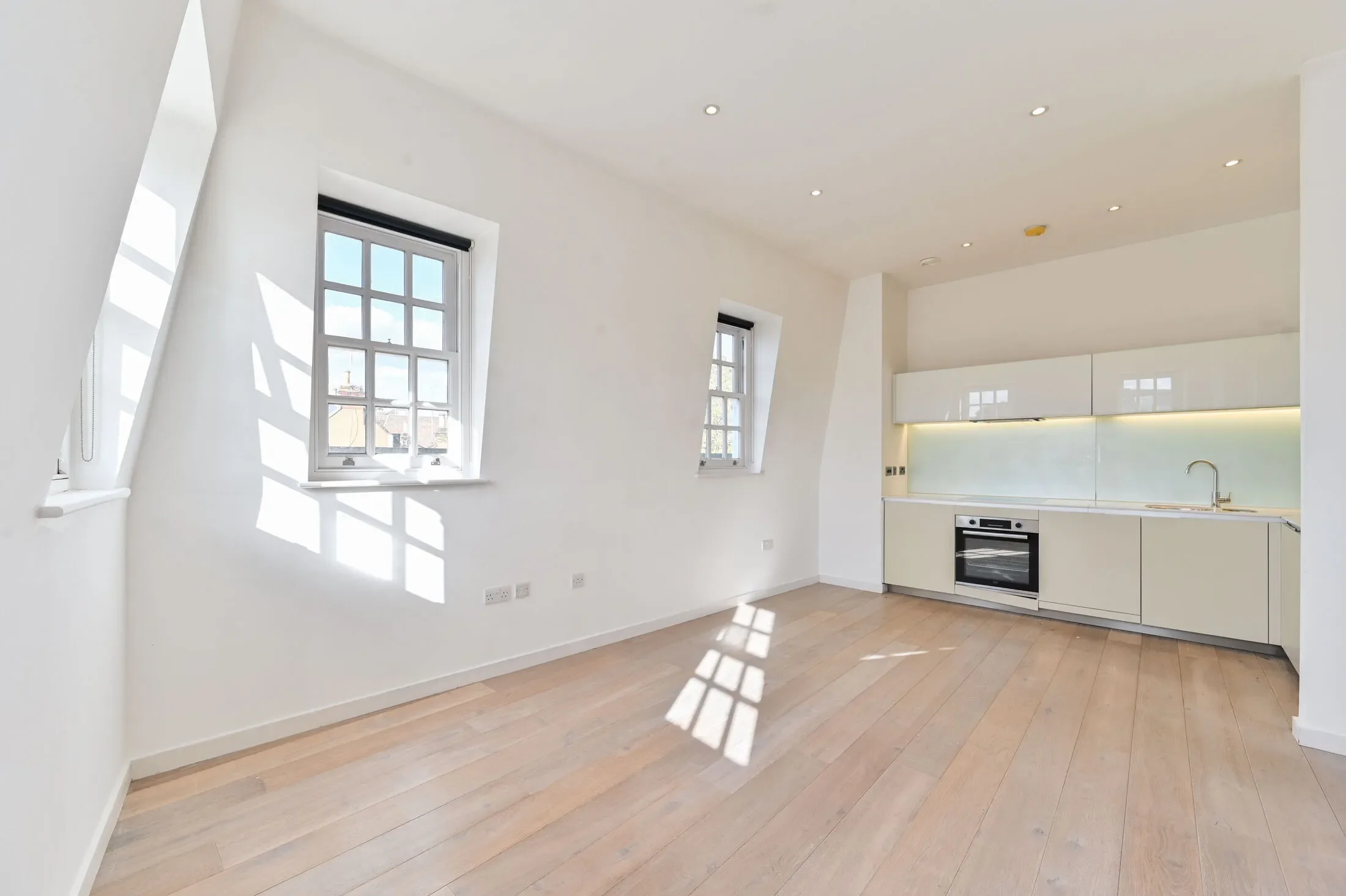 Flat Grafton Square in Greater London