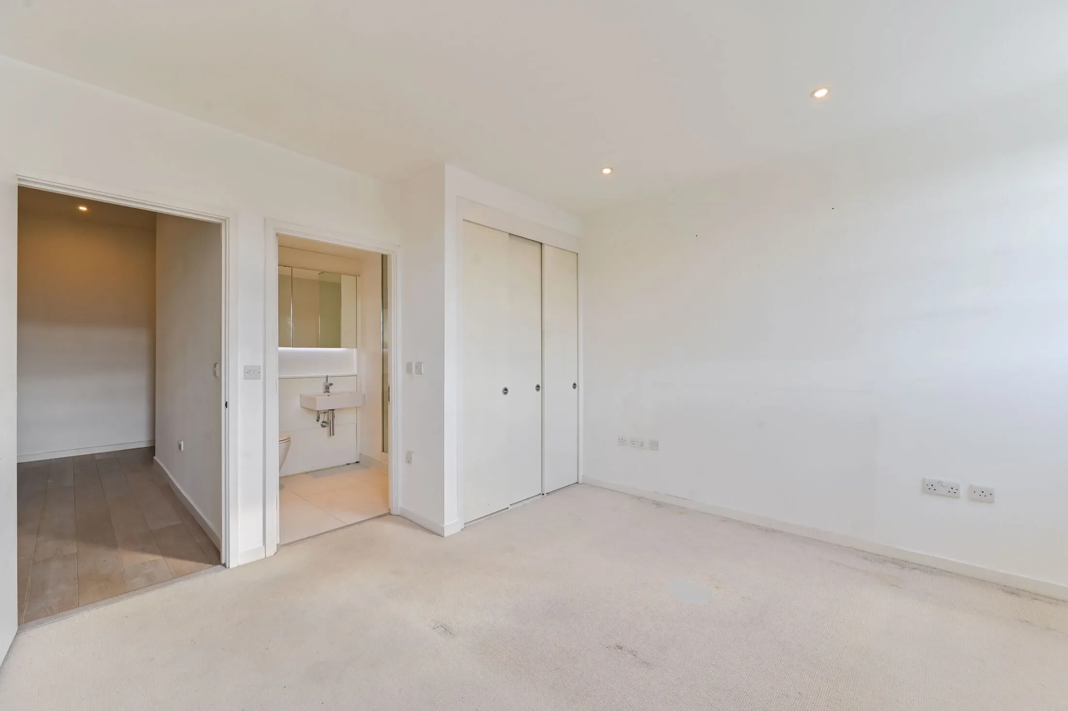 Flat Grafton Square in Greater London