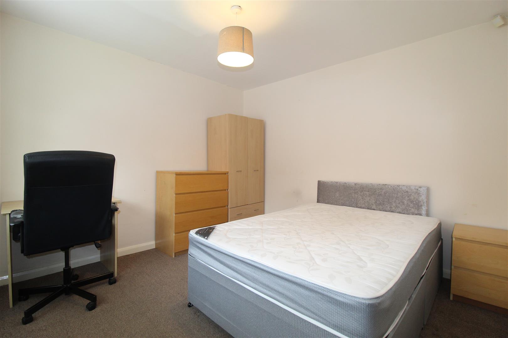 Room Vicarage Terrace in Leeds