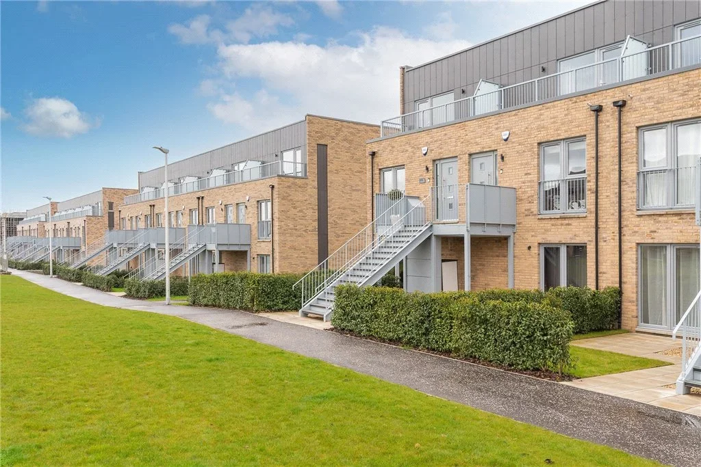 Flat Fauldburn Park in Edinburgh