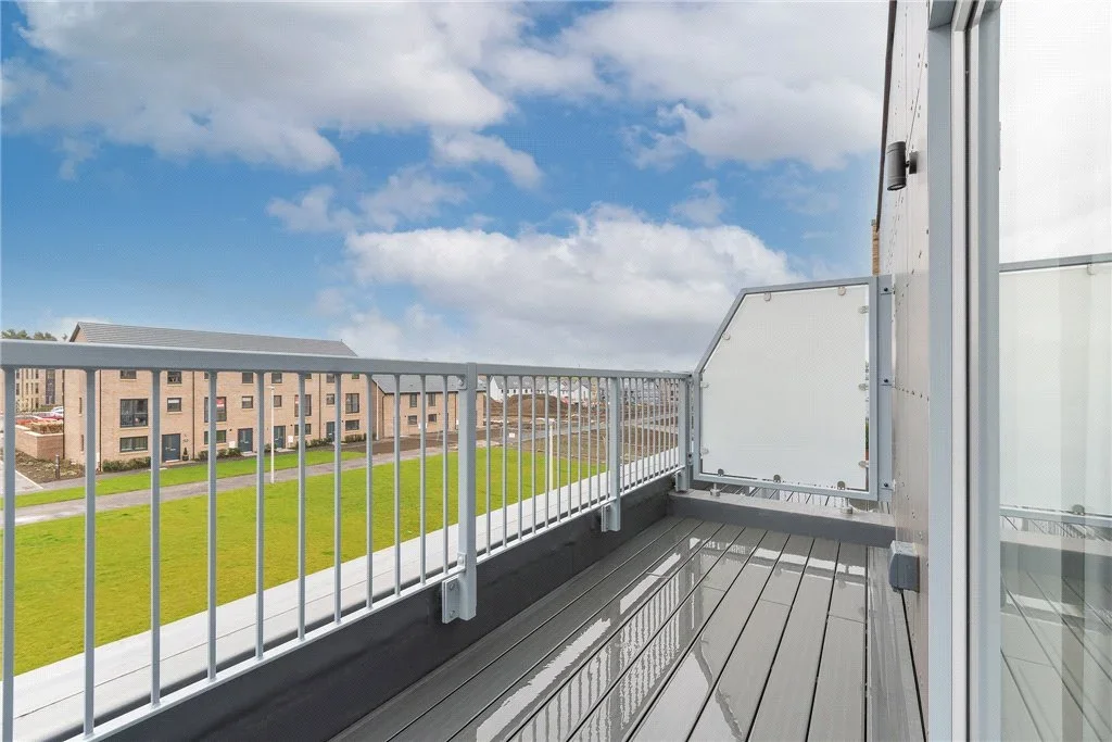 Flat Fauldburn Park in Edinburgh