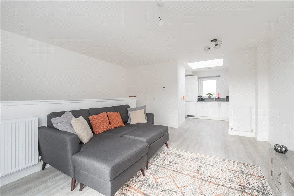 Flat Fauldburn Park in Edinburgh