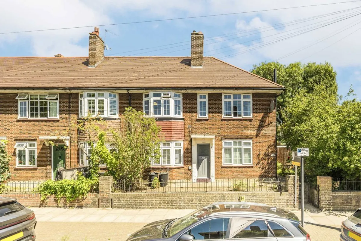 Flat Godley Road in Greater London