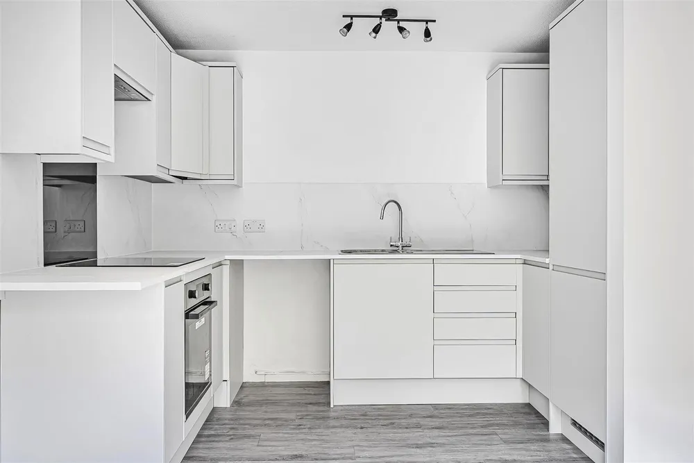 Flat Kinnerton Way in Exeter