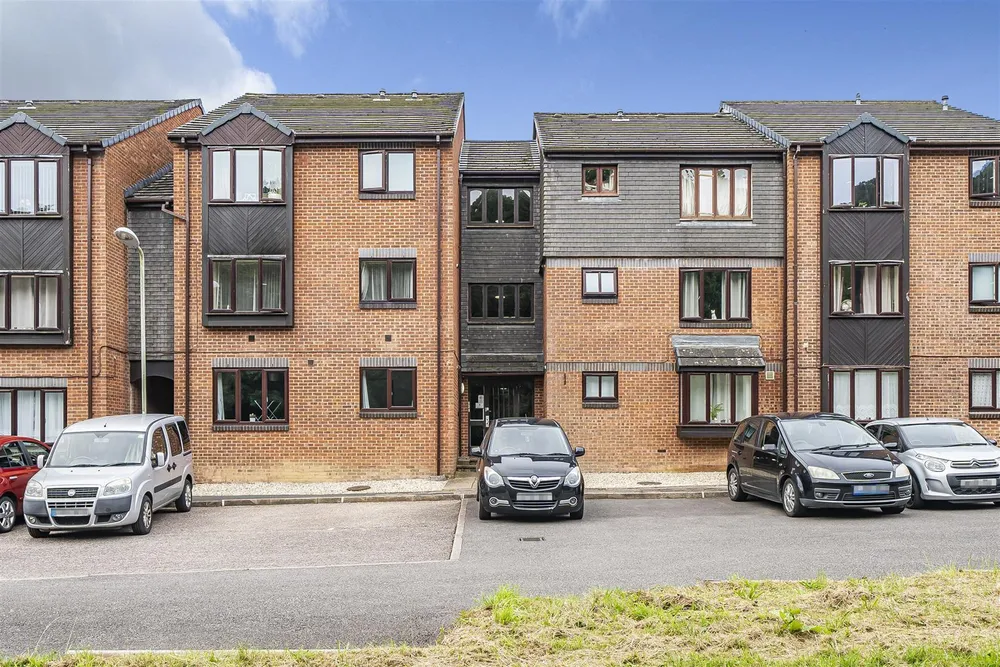 Flat Kinnerton Way in Exeter