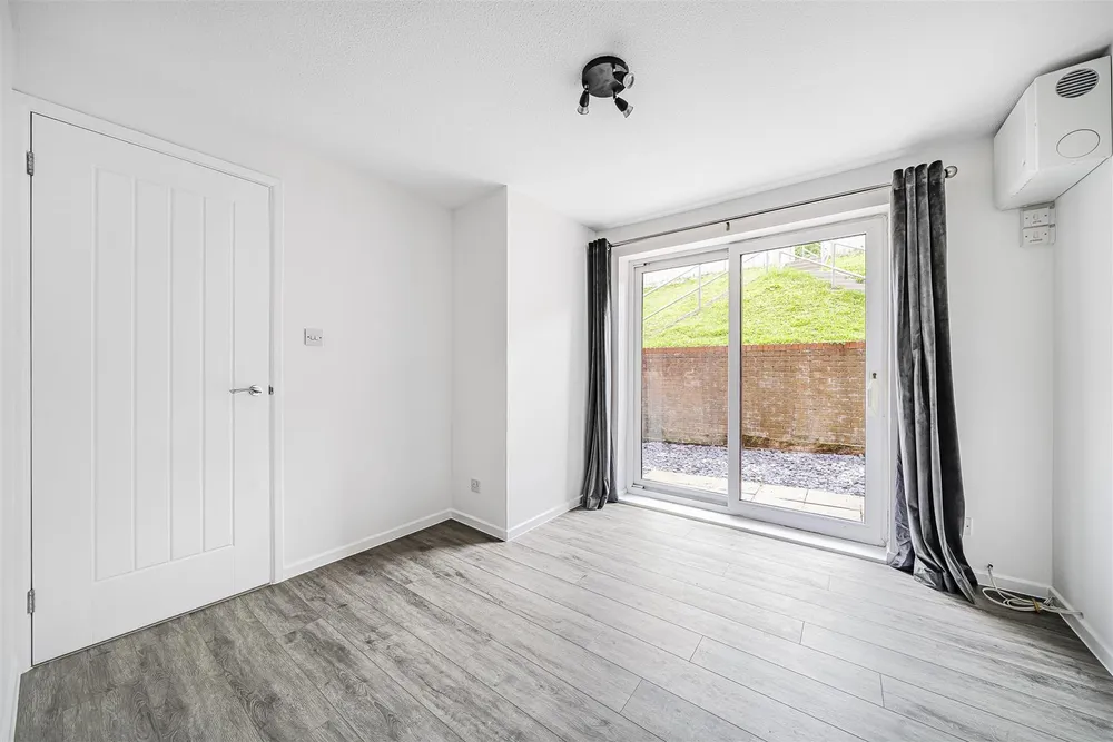 Flat Kinnerton Way in Exeter