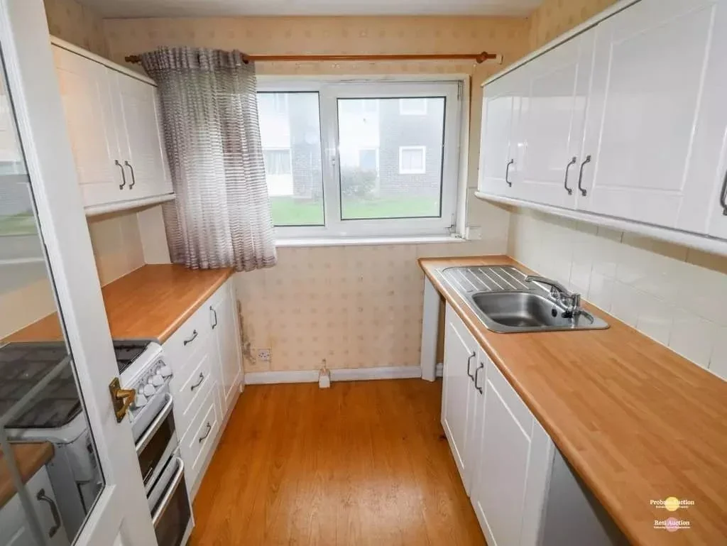Flat Carperley Crescent in Bradford
