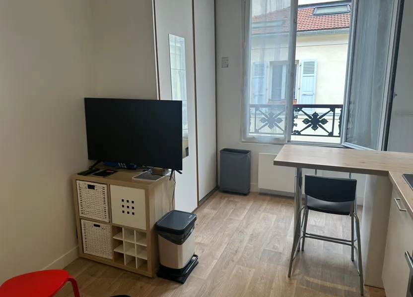 Room Rue Traversière in Paris