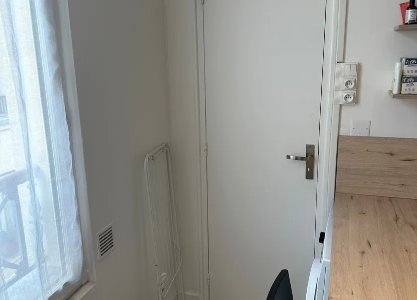 Room Rue Traversière in Paris