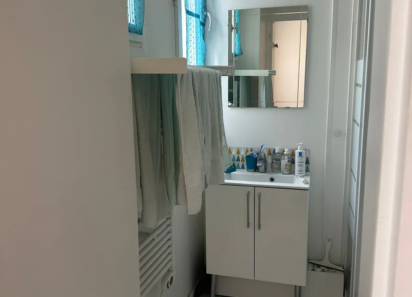 Room Rue Traversière in Paris