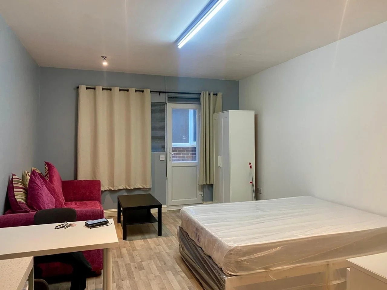 Flat Northwood Road in Greater London