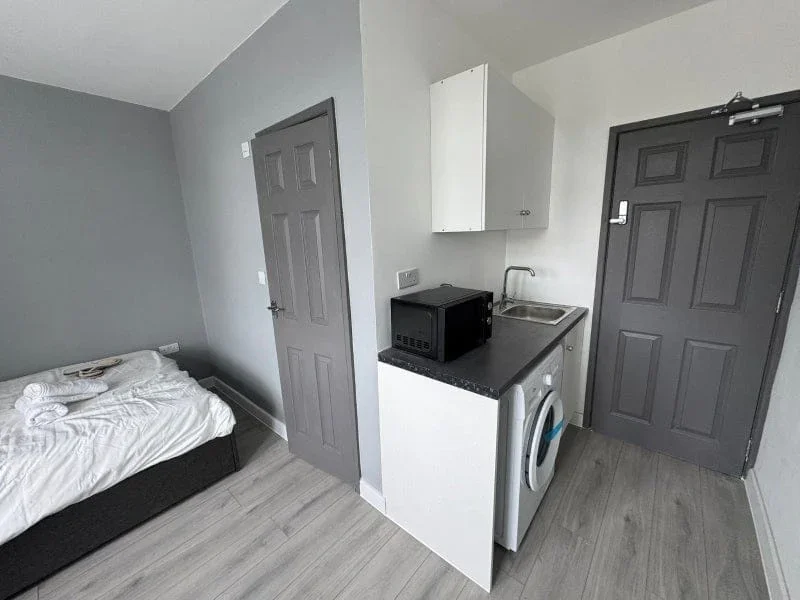 Flat Whitchurch Lane in Greater London