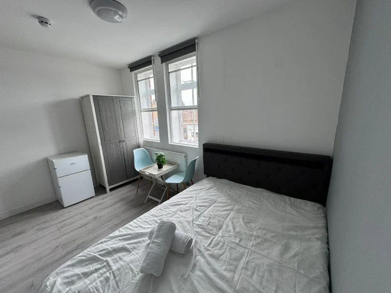 Flat Whitchurch Lane in Greater London
