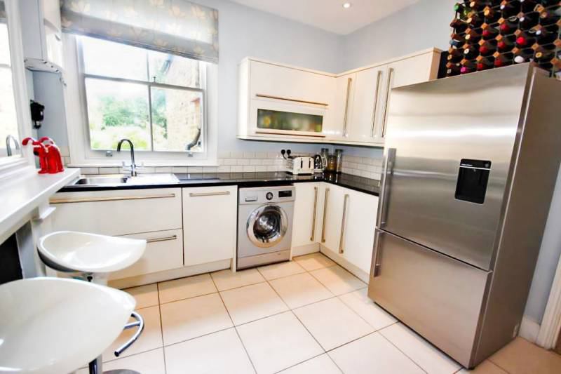 Flat Earlsfield Road in Greater London