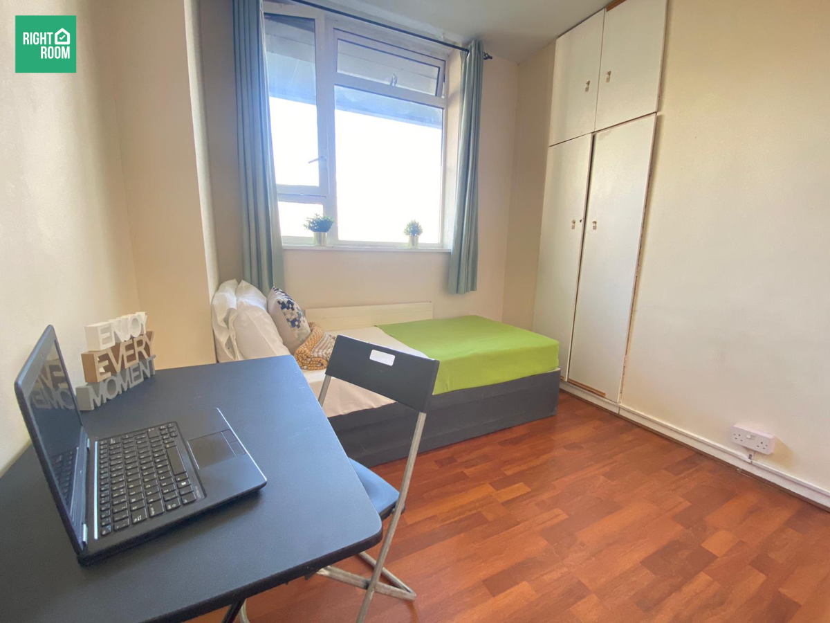 Flat Priory Green in Greater London
