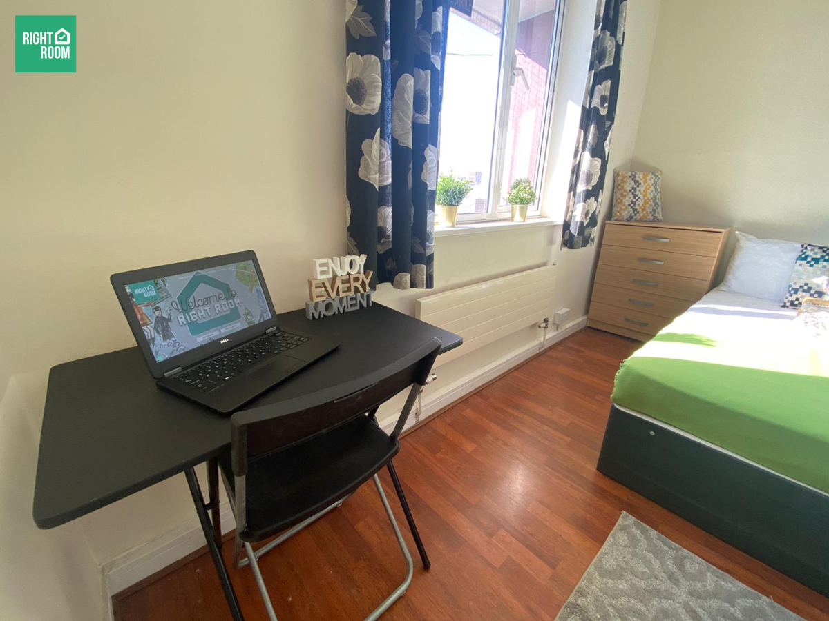 Flat Priory Green in Greater London
