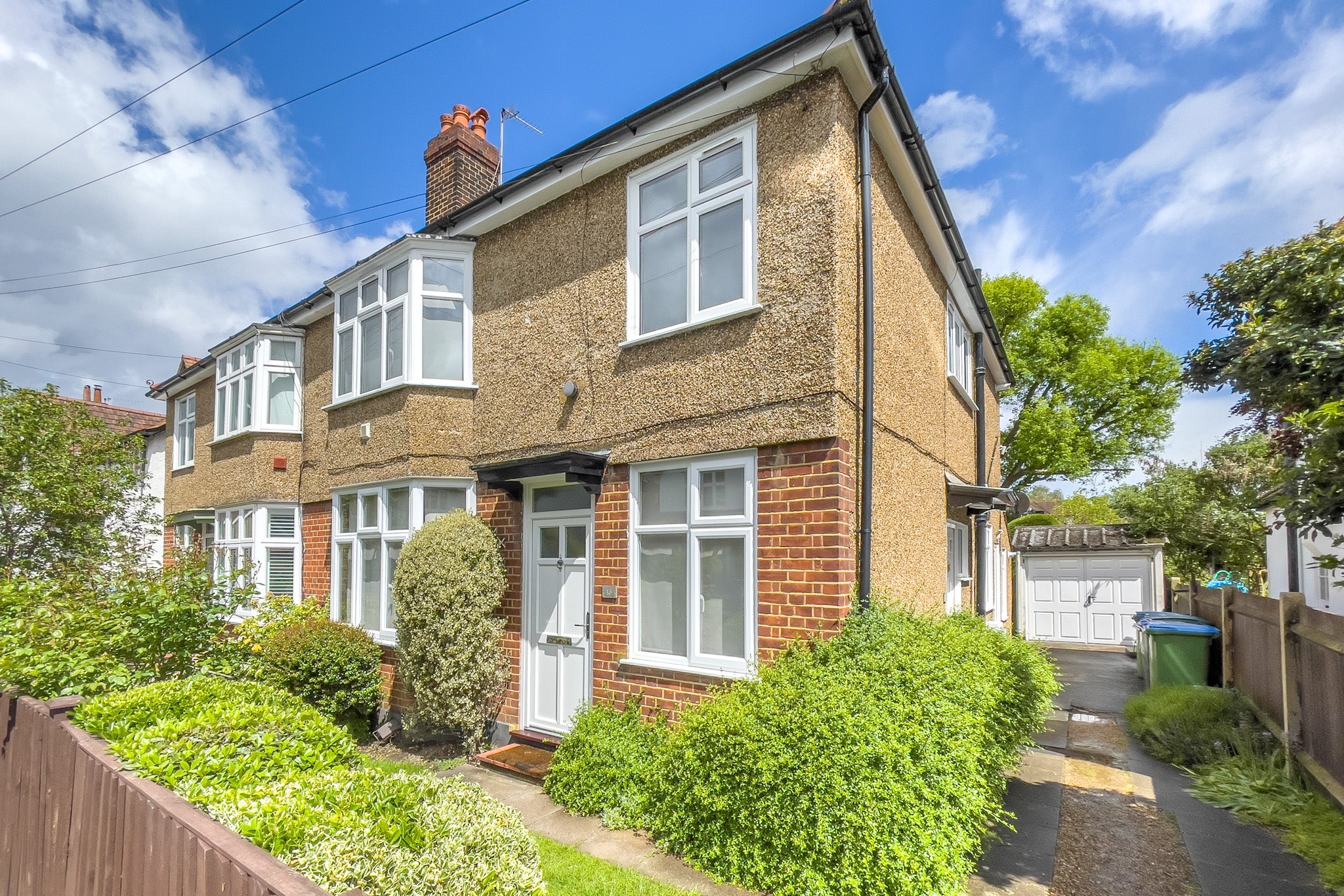 Flat Weston Road in Elmbridge