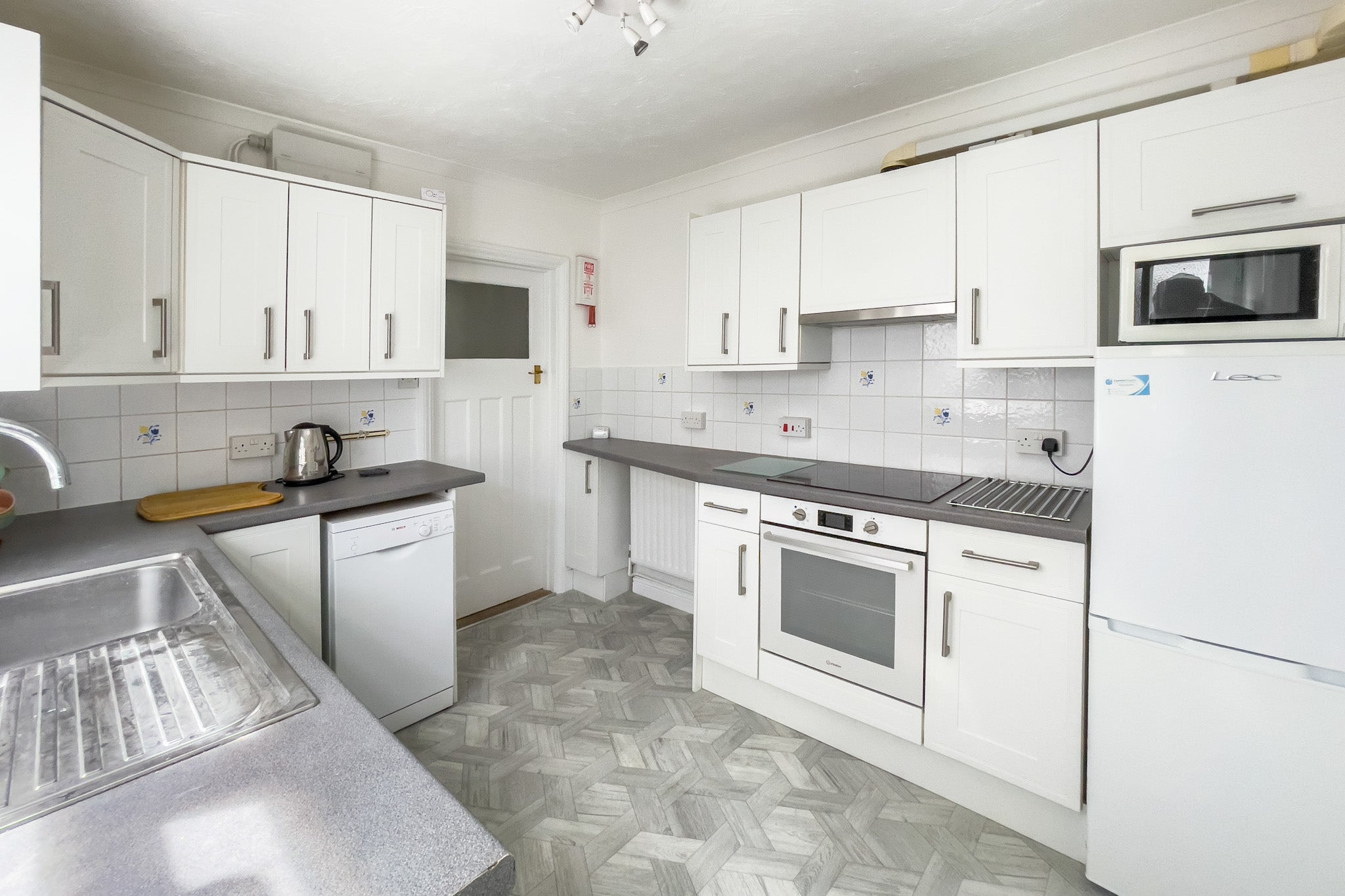 Flat Weston Road in Elmbridge