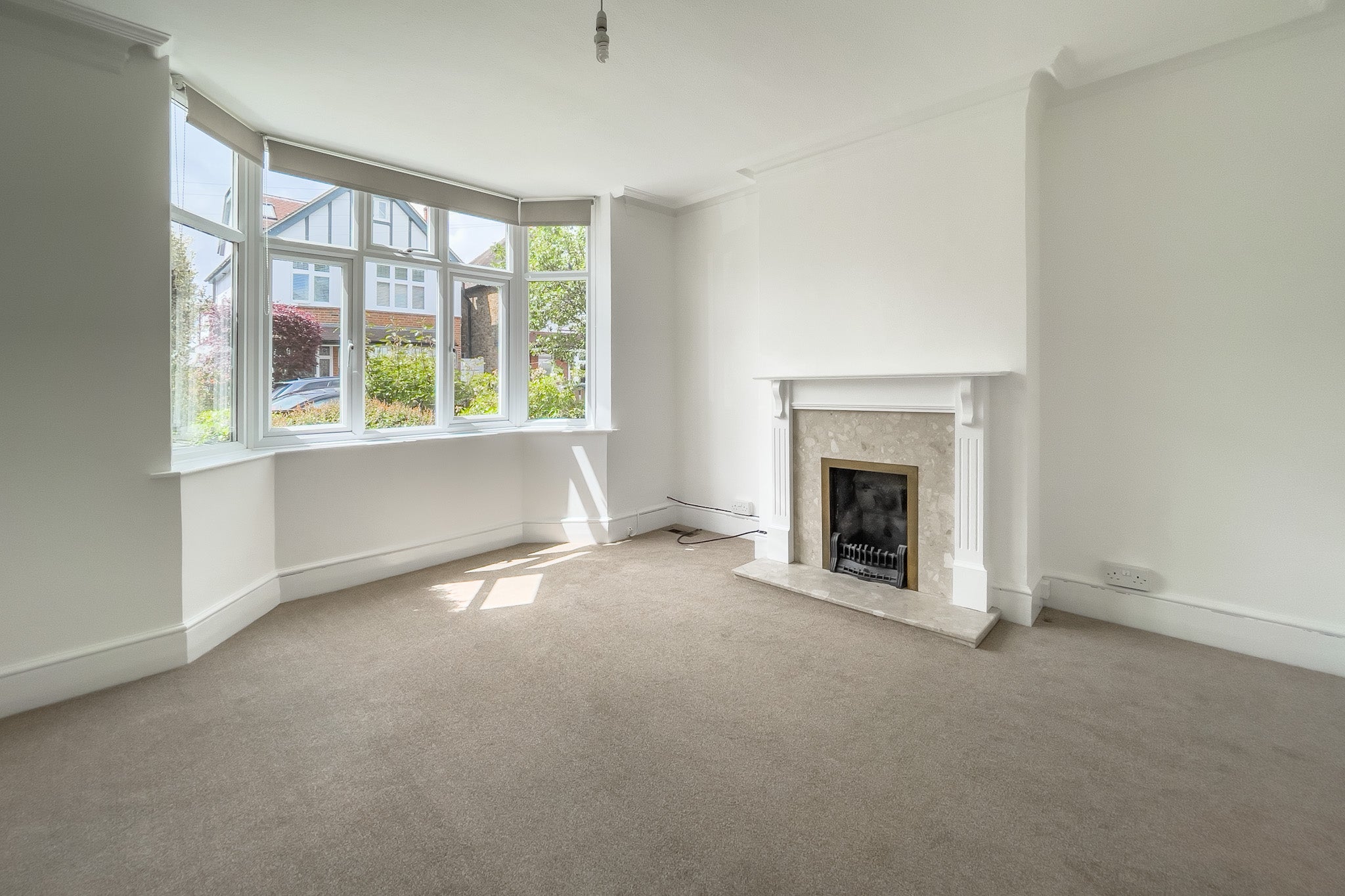 Flat Weston Road in Elmbridge