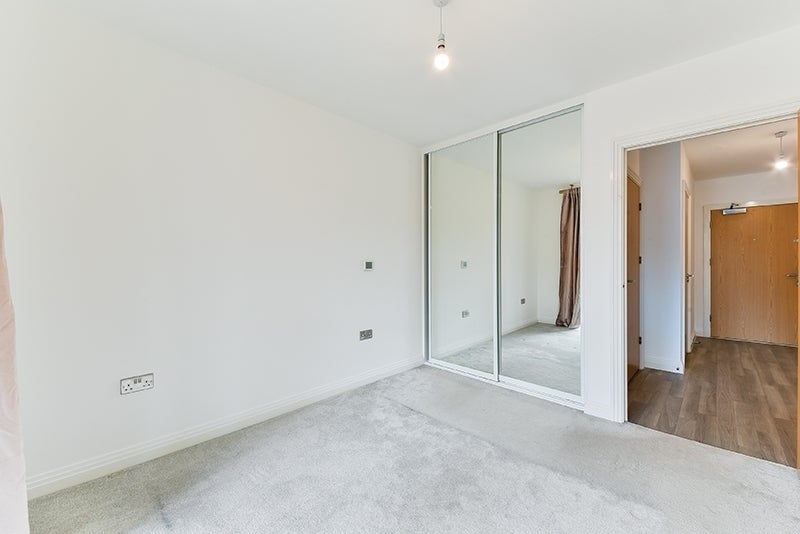Flat Quayle Crescent in Greater London