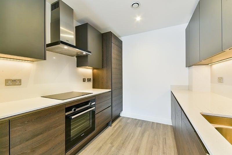Flat Quayle Crescent in Greater London