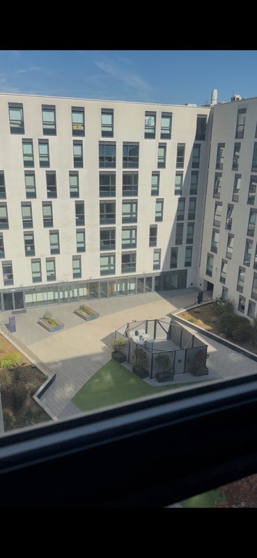 Room Empire Way in Greater London