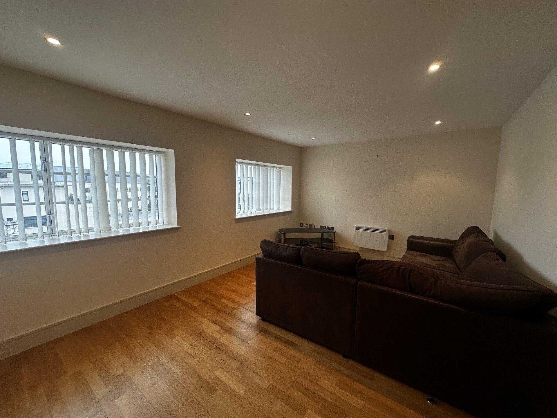 Flat Hayes Road in Barry