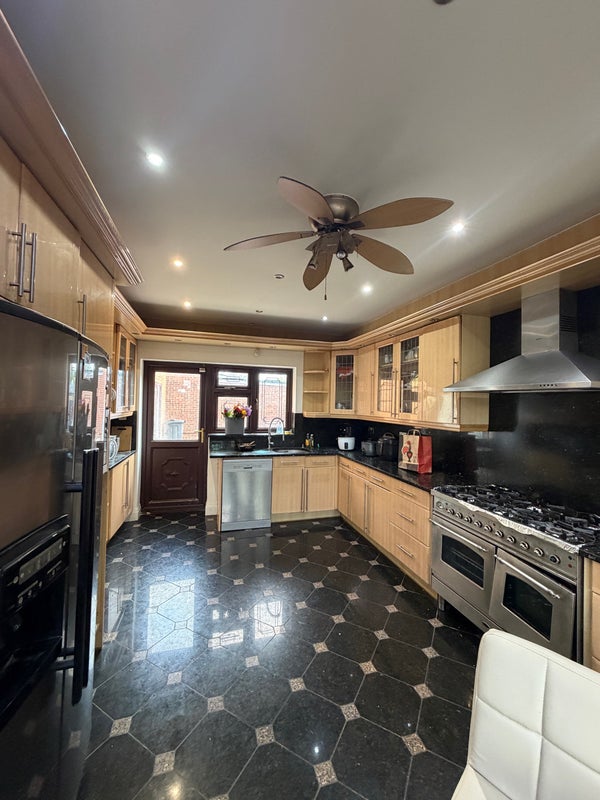 Room Spring Grove Road in Greater London